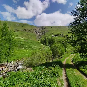 https://les-hauts-du-roux.fr-provencehotel.com
